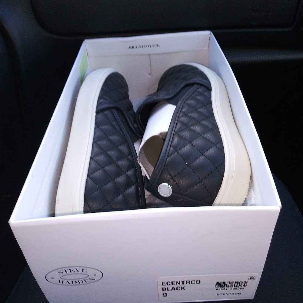 Steve Madden quilted slip ons size 9